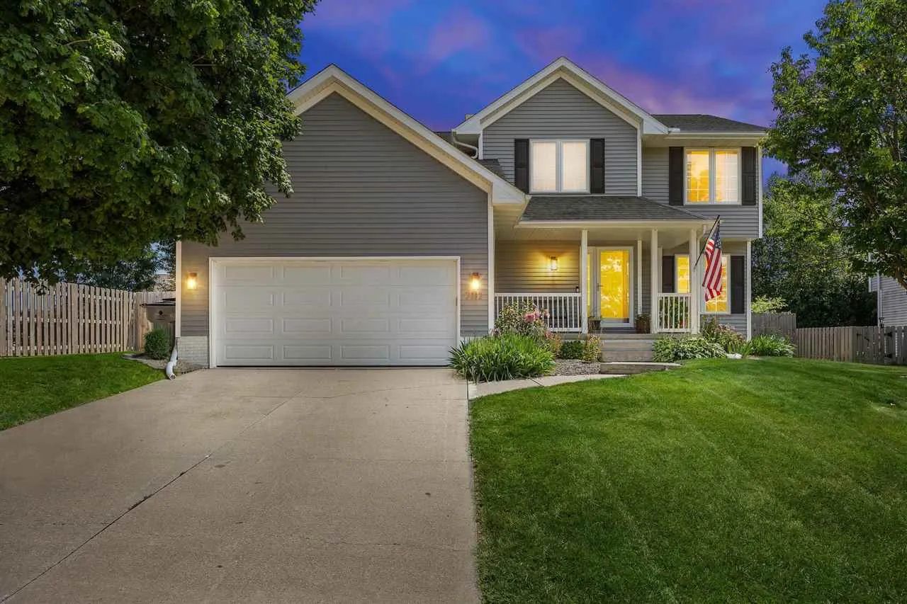 7112 Walden Rd NE, Cedar Rapids, Iowa 52402 – Property Featured Image
