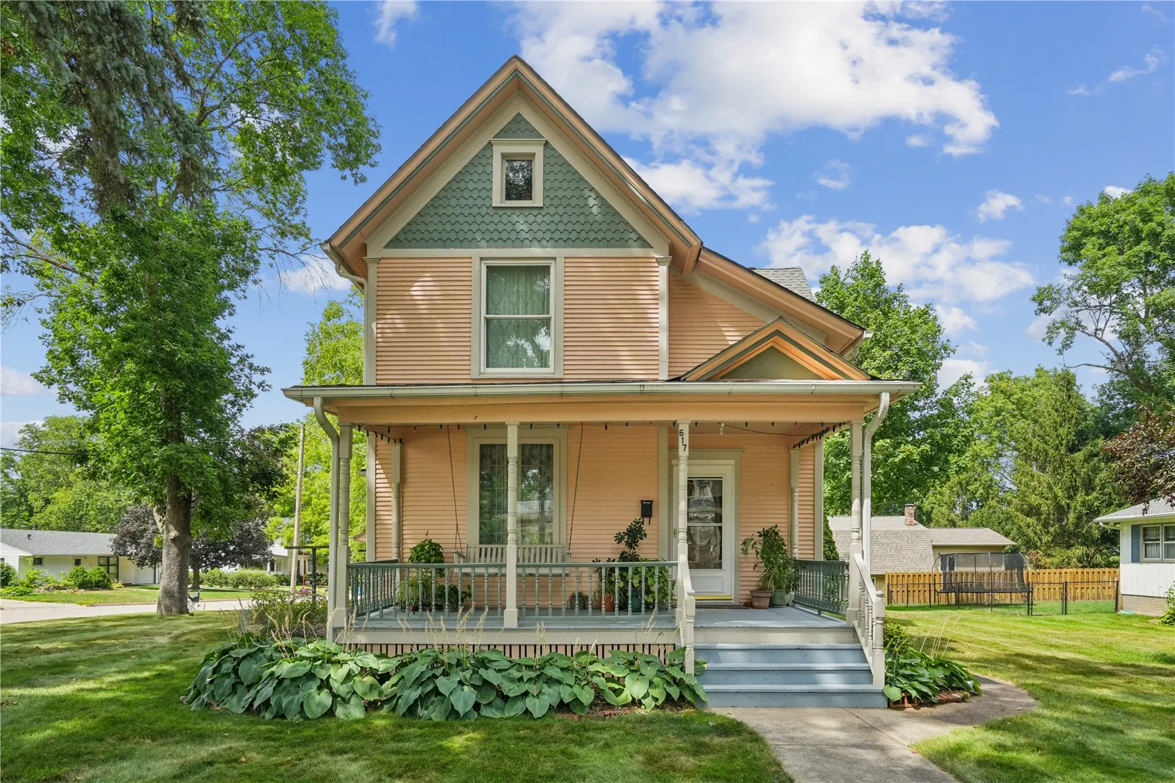 617 7th St NW, Mt Vernon, Iowa 52314 – Property Featured Image