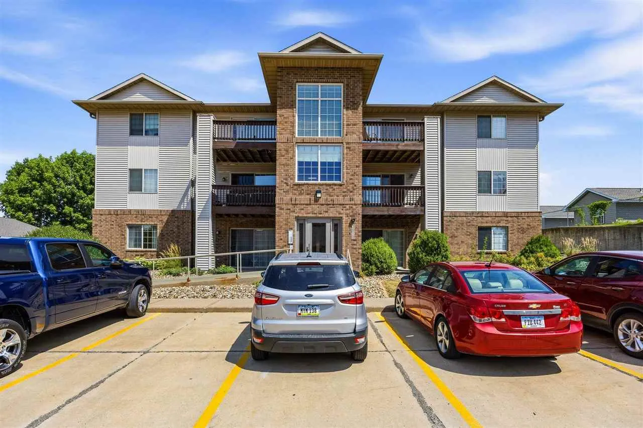 3010 Wilson Ave SW Unit 1, Cedar Rapids, Iowa 52404 – Property Featured Image