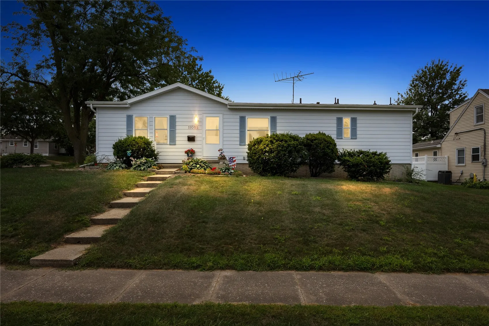 1105 18th Avenue SW, Cedar Rapids, Iowa 52404 – Property Featured Image