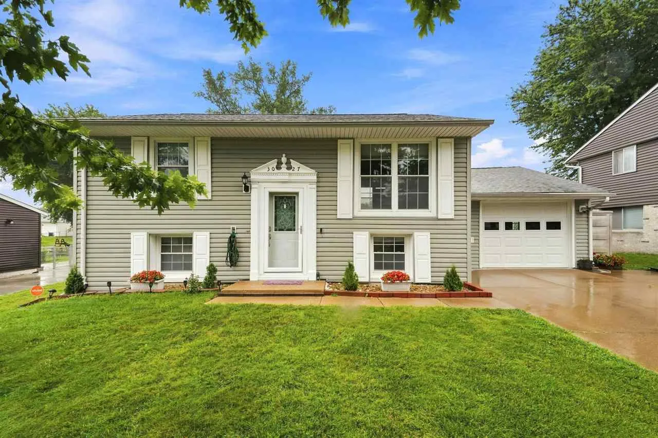 3027 Huxley Ln SW, Cedar Rapids, Iowa 52404 – Property Featured Image