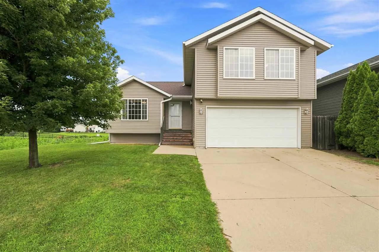 1442 Langenberg Ave, Iowa City, Iowa 52240 – Property Featured Image