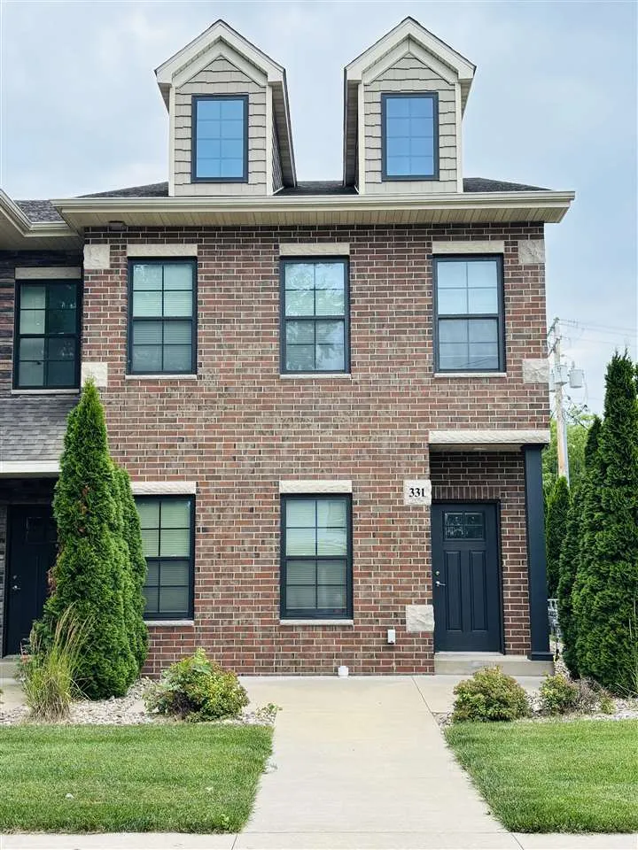 331 E Main St, Solon, Iowa 52333 – Property Featured Image