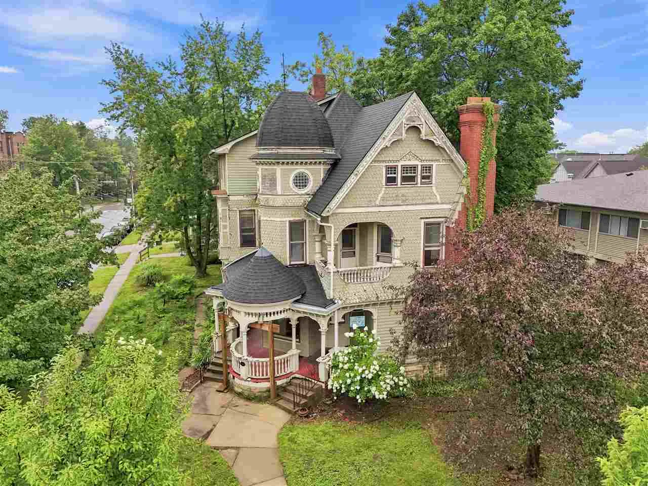 935 E College Street, Iowa City, Iowa 52240 – Property Featured Image