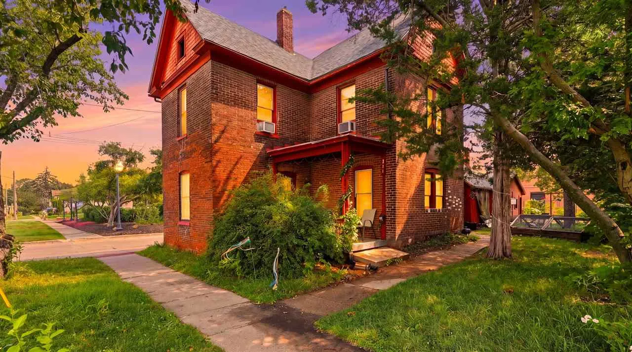 214 N Gilbert St, Iowa City, Iowa 52240 – Property Featured Image