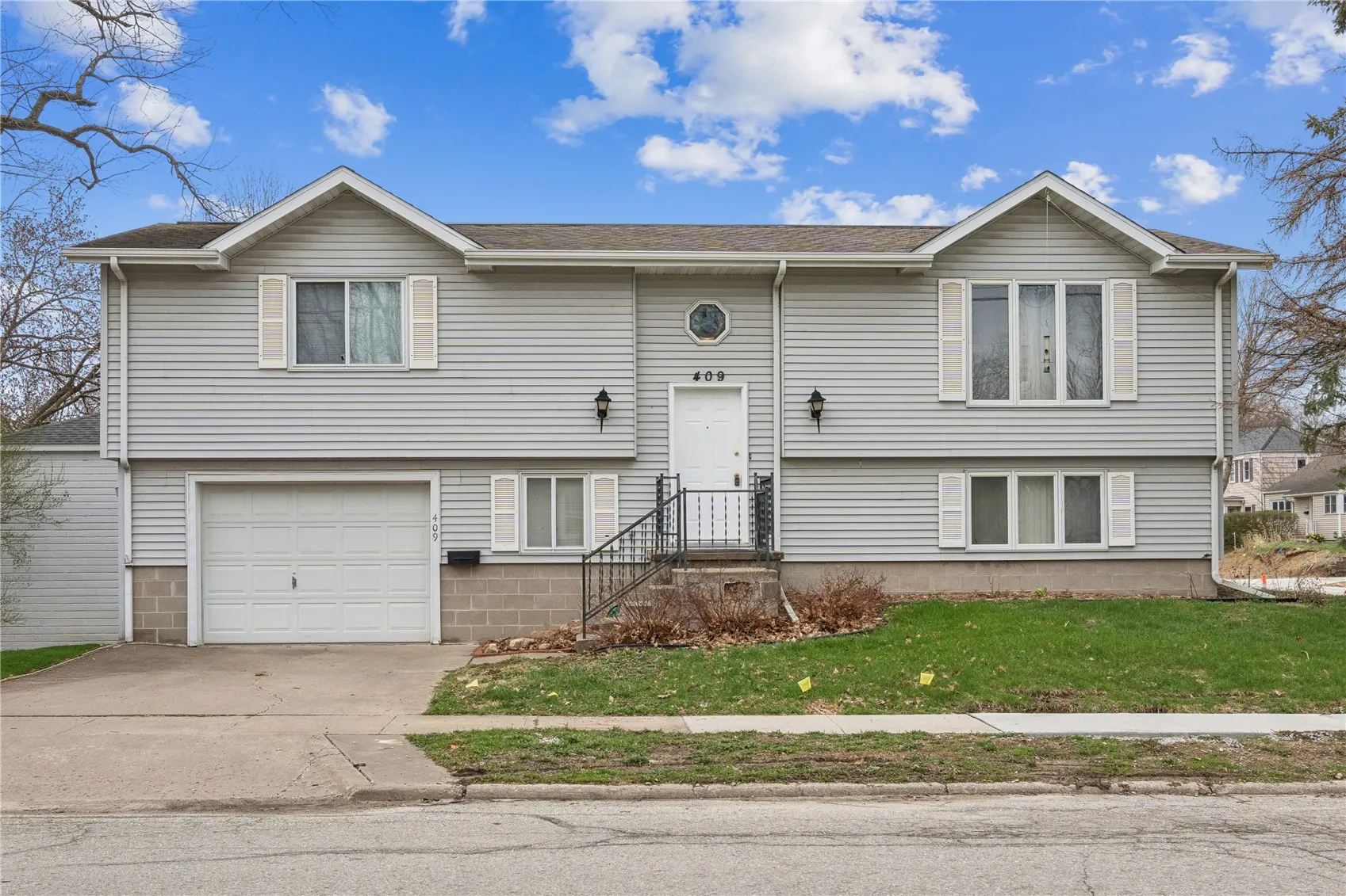 409 S 7th Avenue, Iowa City, Iowa 52245 – Property Featured Image