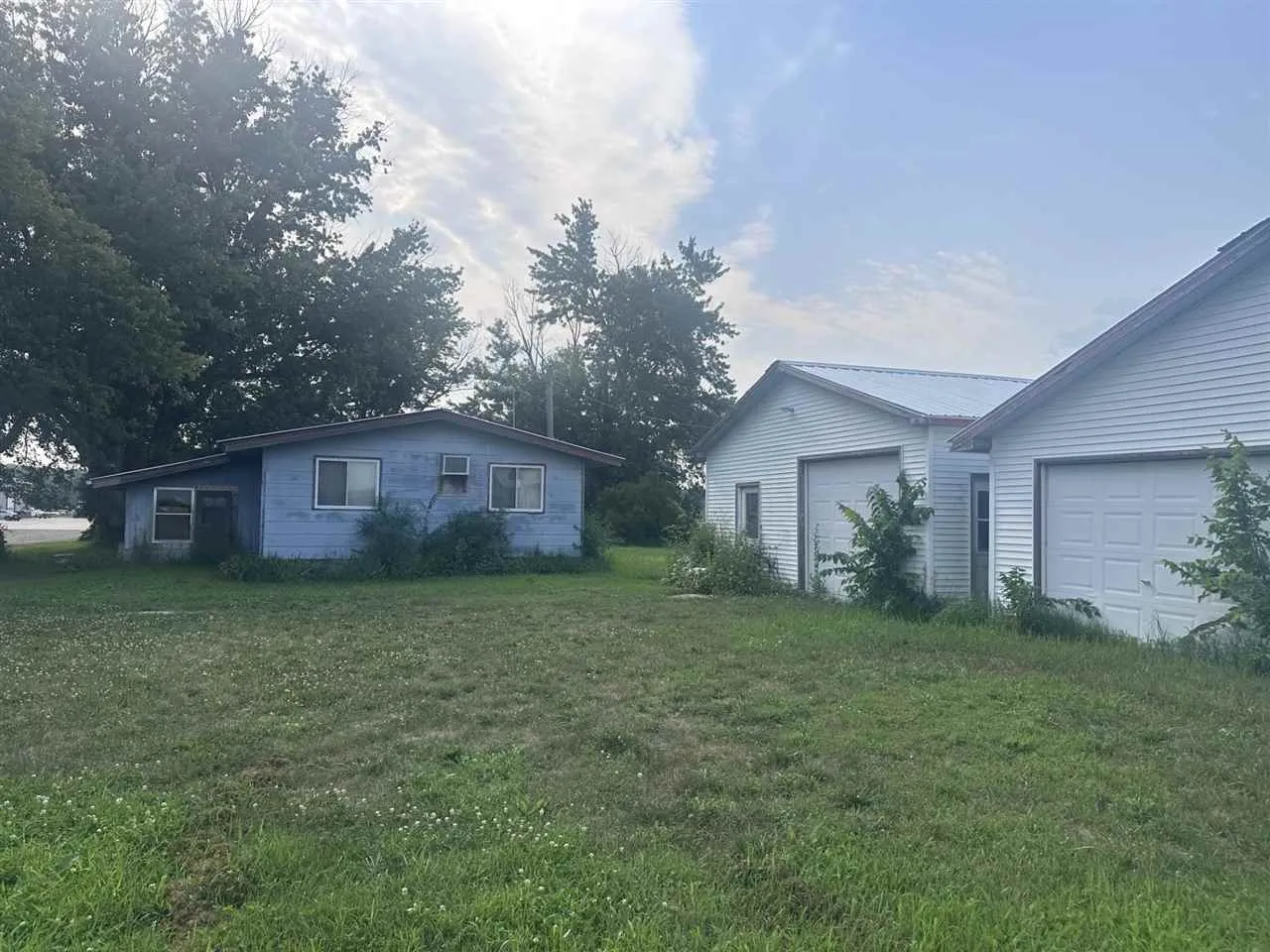 5266 Oak Crest Hill Road Southeast, Riverside, Iowa 52327 – Property Featured Image