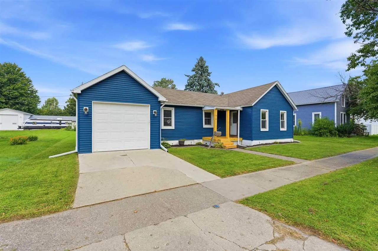 614 E Madison St, Washington, Iowa 52353 – Property Featured Image
