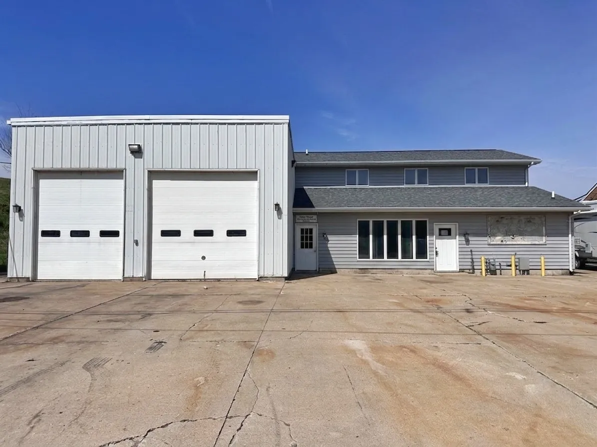 5104 J Street SW, Cedar Rapids, Iowa 52404 – Property Featured Image
