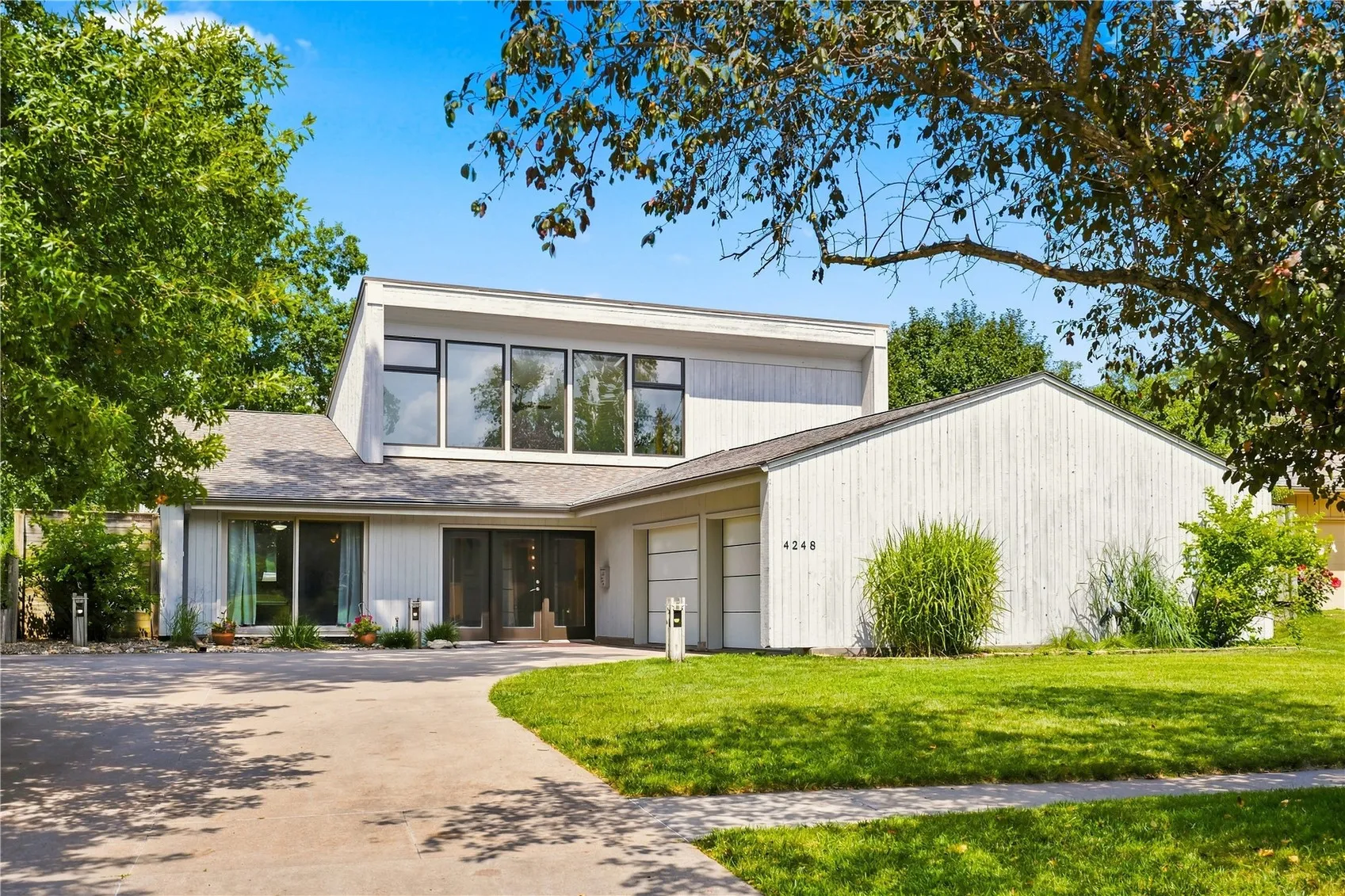 4248 Cottage Grove Parkway SE, Cedar Rapids, Iowa 52403 – Property Featured Image