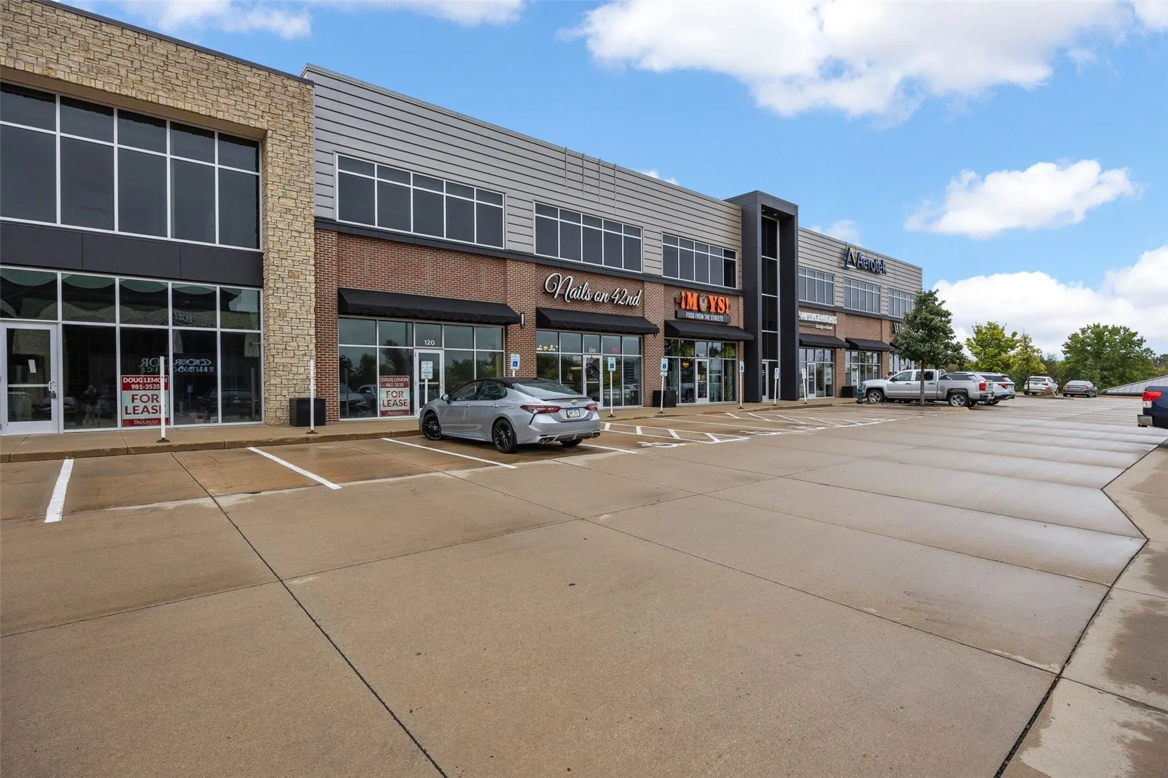 4201 42nd Street NE Unit 220, Cedar Rapids, Iowa 52402 – Property Featured Image