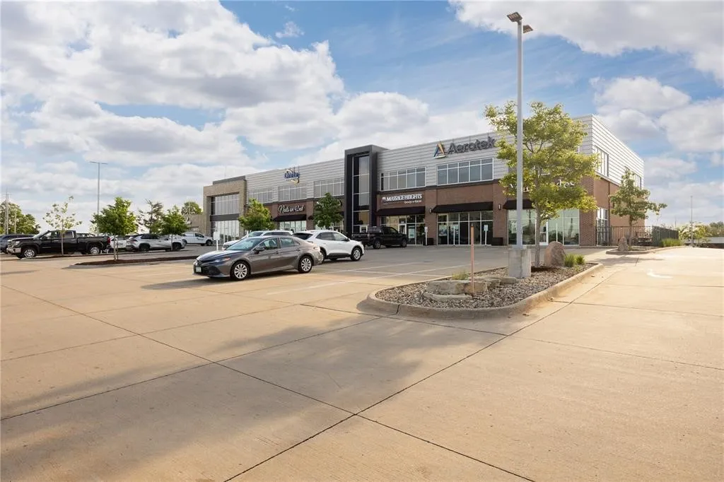 4201 42nd St Unit 115&120, Cedar Rapids, Iowa 52402 – Property Featured Image