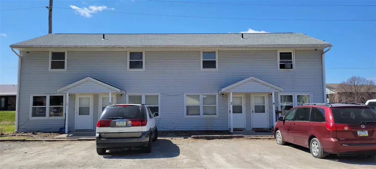 695 W Pine St, Marengo, Iowa 52301 – Property Featured Image