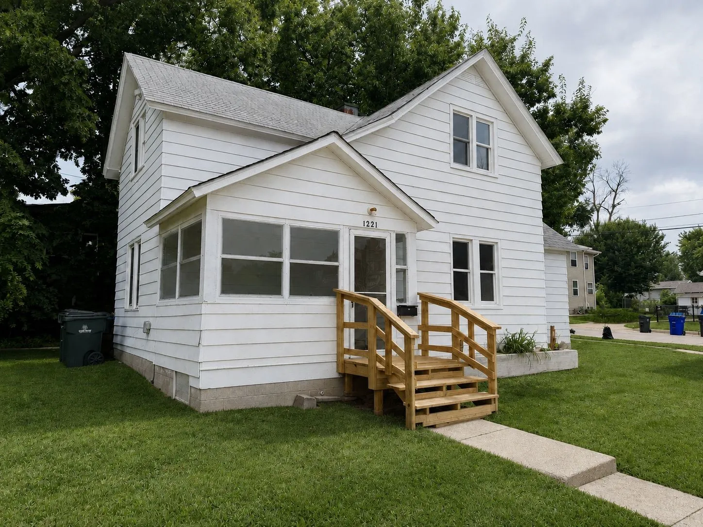 1221 B Avenue NW, Cedar Rapids, Iowa 52405 – Property Featured Image