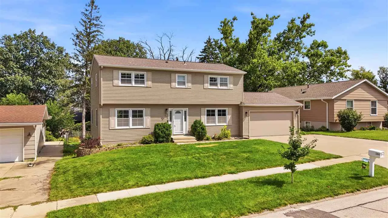 304 NE Norman Dr, Cedar Rapids, Iowa 52402 – Property Featured Image