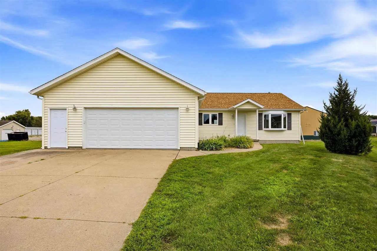 181 Bear Creek Ct, Palo, Iowa 52324 – Property Featured Image