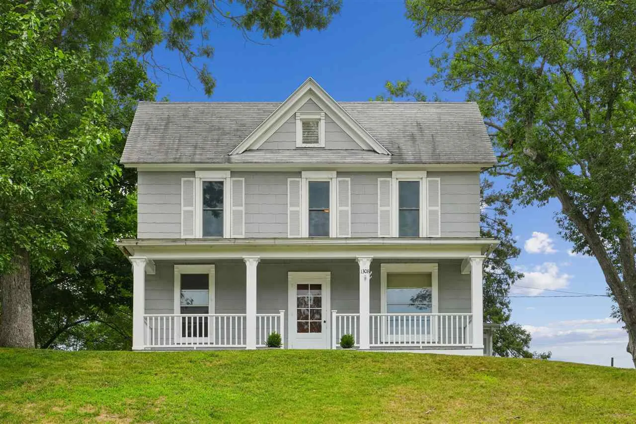 1308 SE Memorial Dr, Cedar Rapids, Iowa 52403 – Property Featured Image