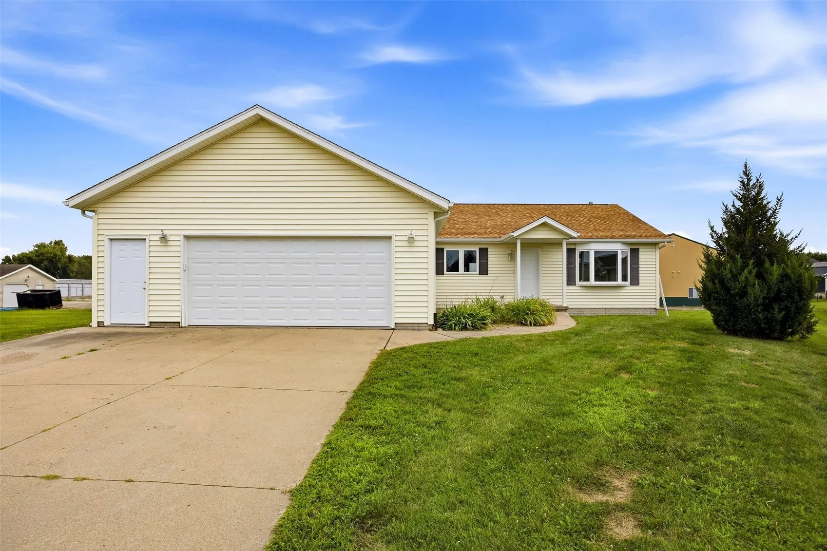 181 & 171 Bear Creek Ct, Palo, Iowa 52324 – Property Featured Image