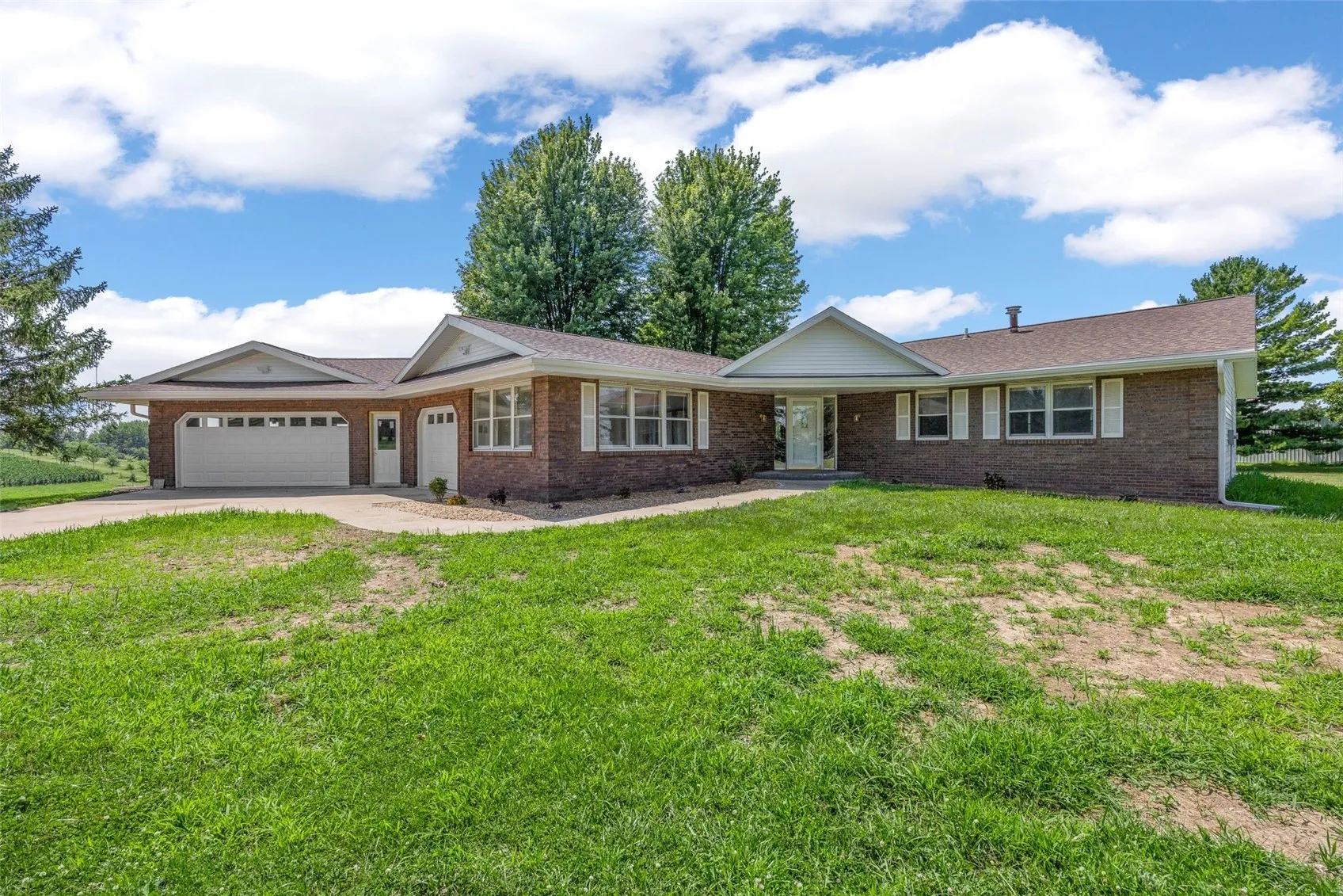 9941 Forest Chapel Road, Anamosa, Iowa 52205 – Property Featured Image