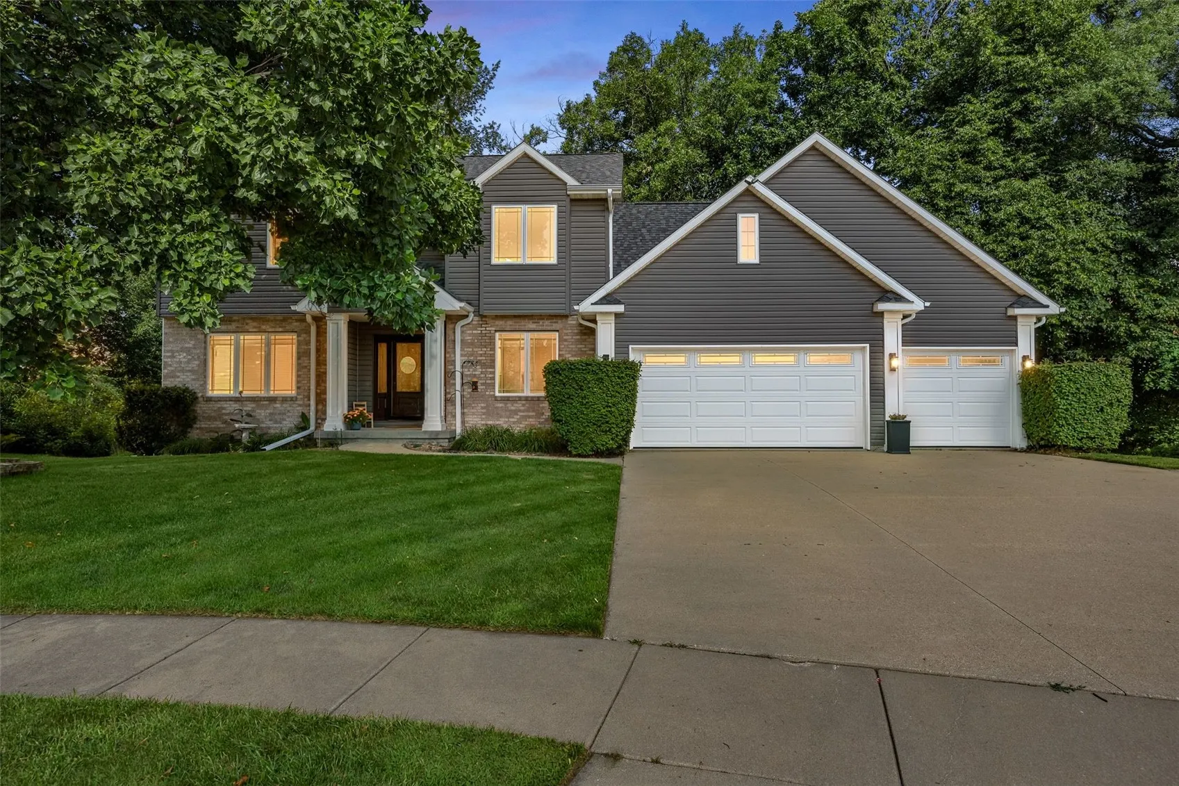 4928 Olde Mill Court, Cedar Rapids, Iowa 52411 – Property Featured Image