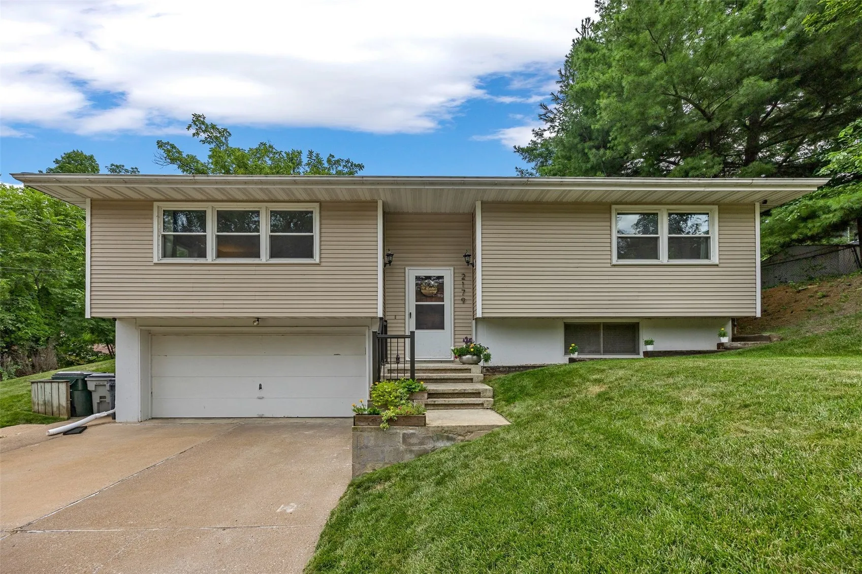2179 Coldstream Avenue NE, Cedar Rapids, Iowa 52402 – Property Featured Image