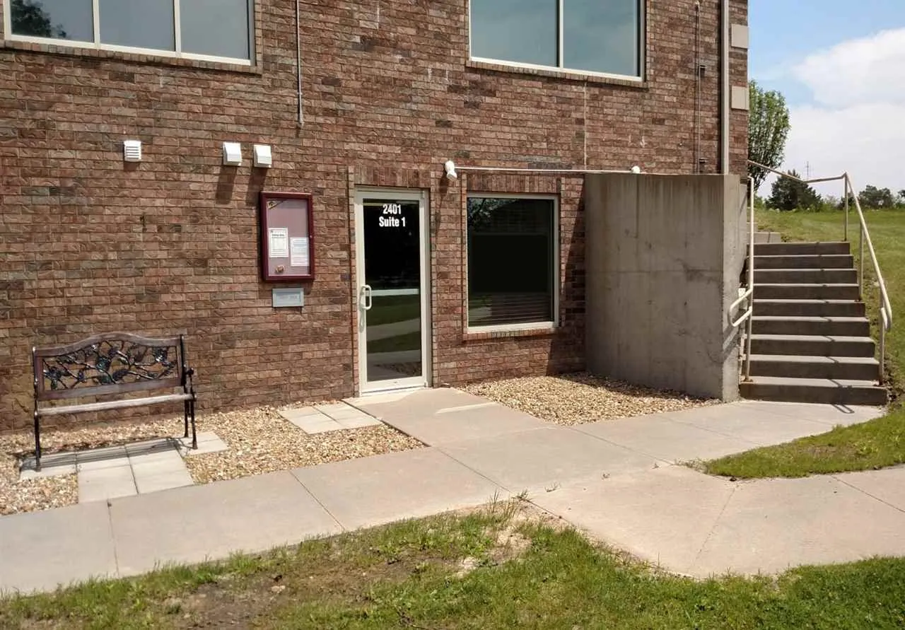 2401 Coral Ct Unit 1, Coralville, Iowa 52241 – Property Featured Image