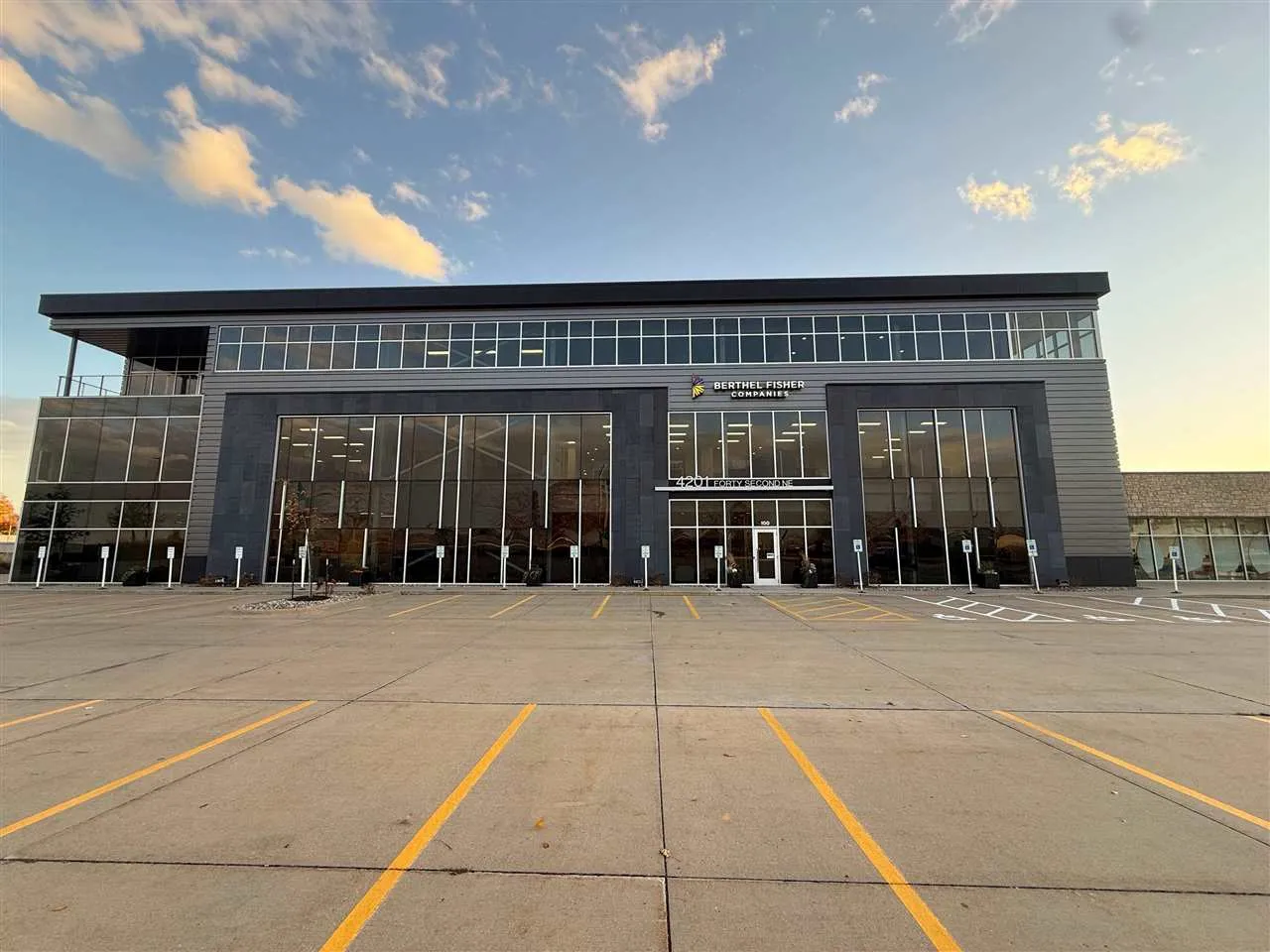 4201 42nd St NE Unit 100A, Cedar Rapids, Iowa 52402 – Property Featured Image