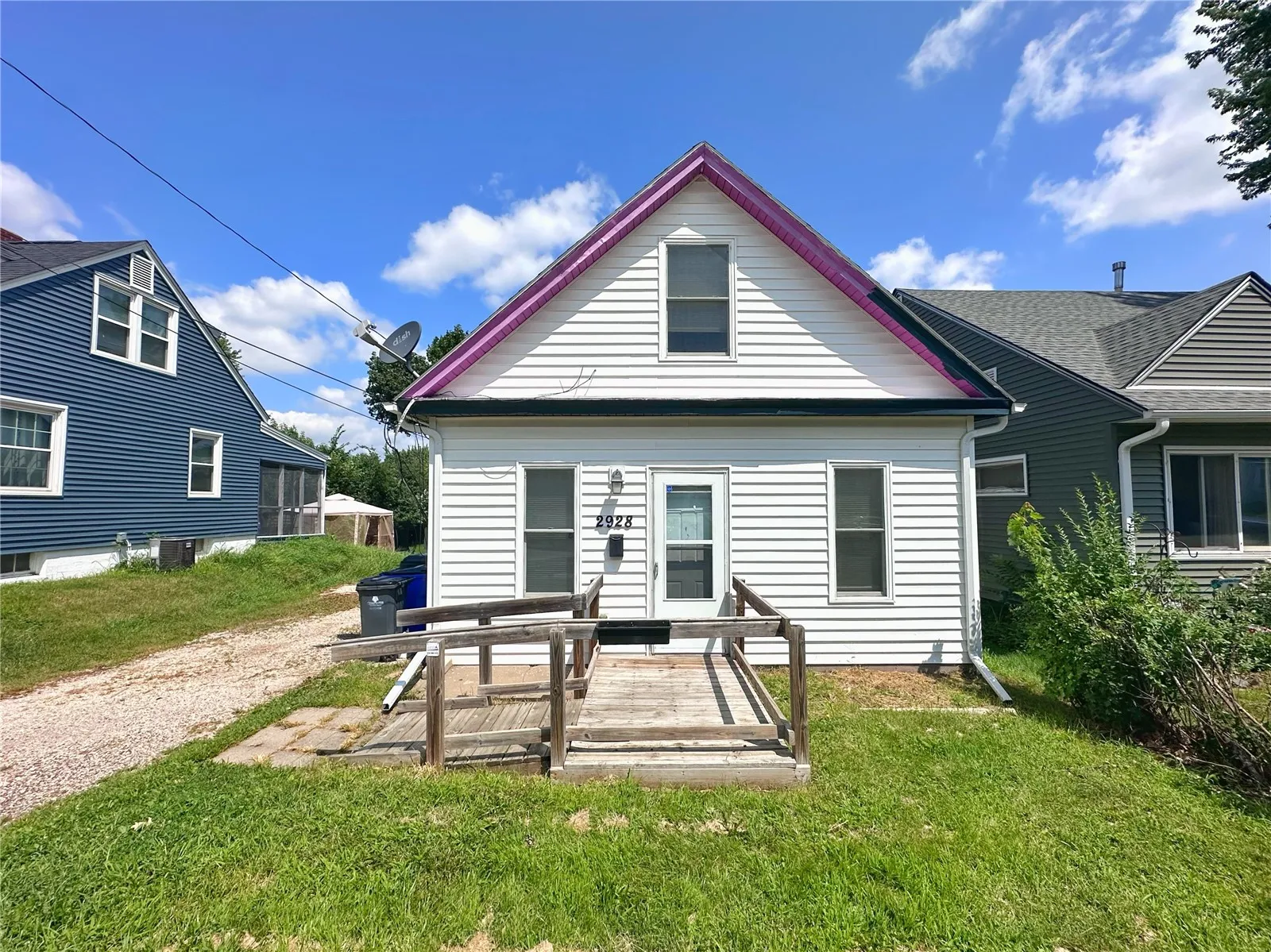 2928 Meadowbrook Drive SE, Cedar Rapids, Iowa 52403 – Property Featured Image