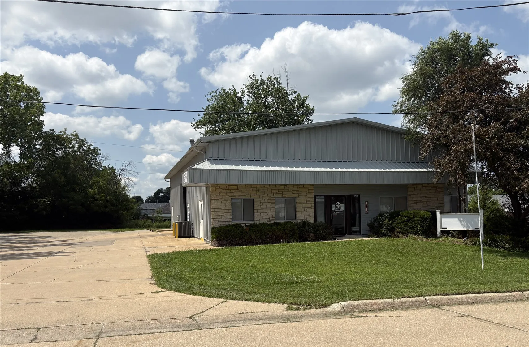 1910 St Andrews Court NE, Cedar Rapids, Iowa 52402 – Property Featured Image