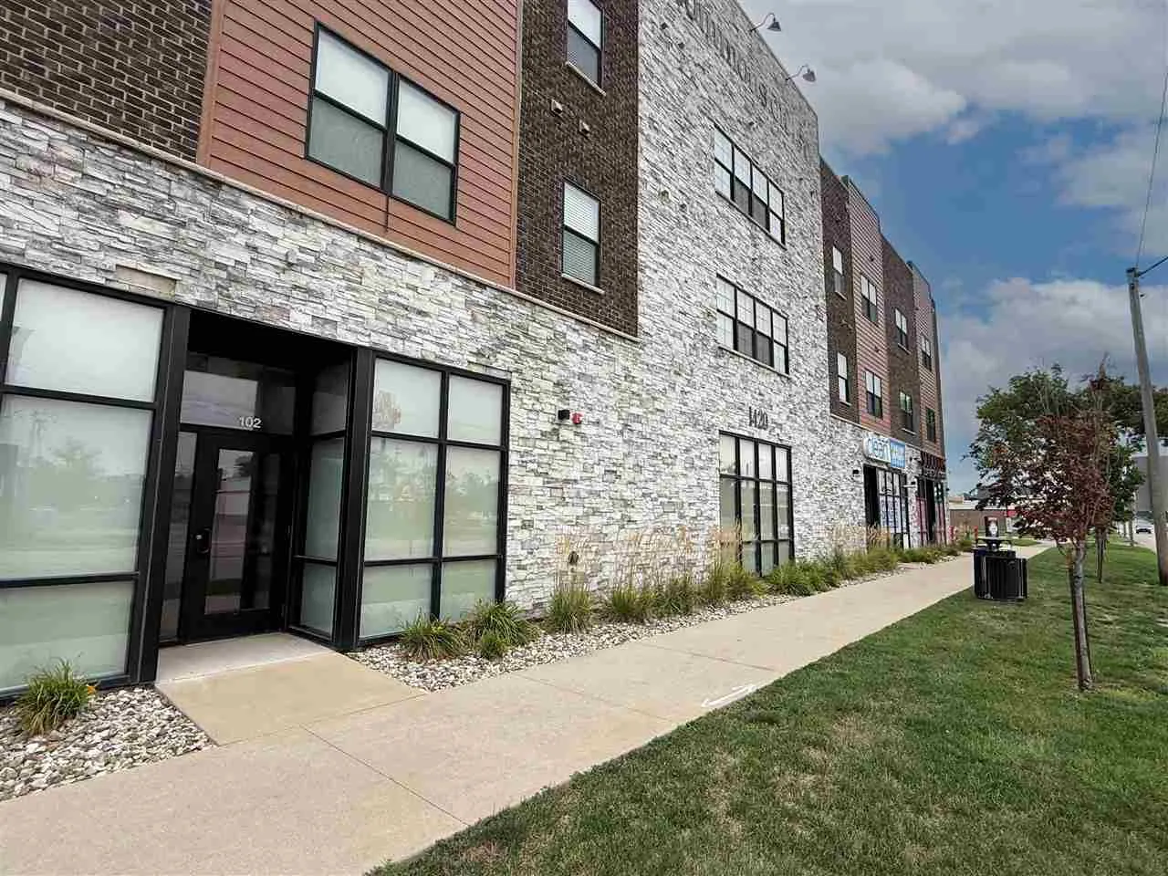 1420 1st Ave NE Unit 103, Cedar Rapids, Iowa 52402 – Property Featured Image