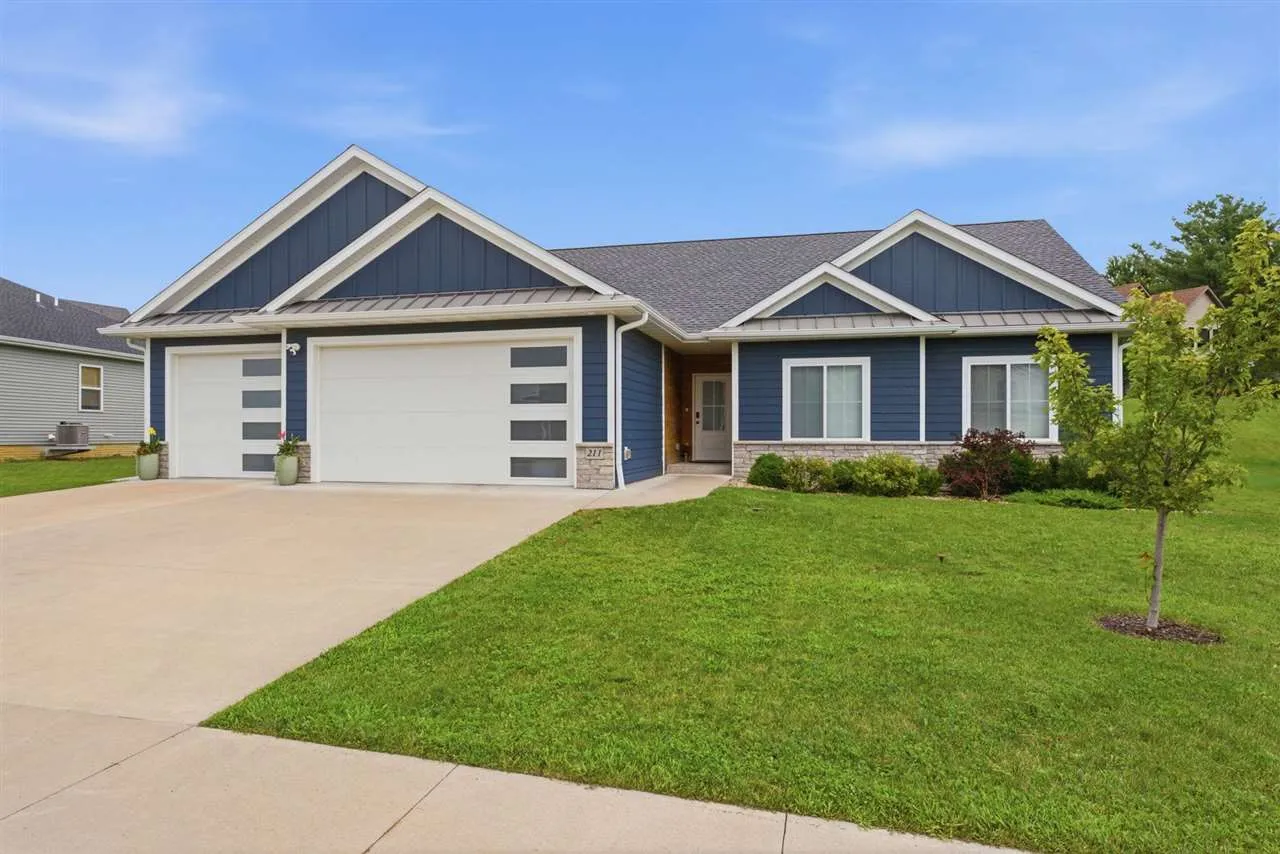 211 Dawson Dr, West Branch, Iowa 52358 – Property Featured Image
