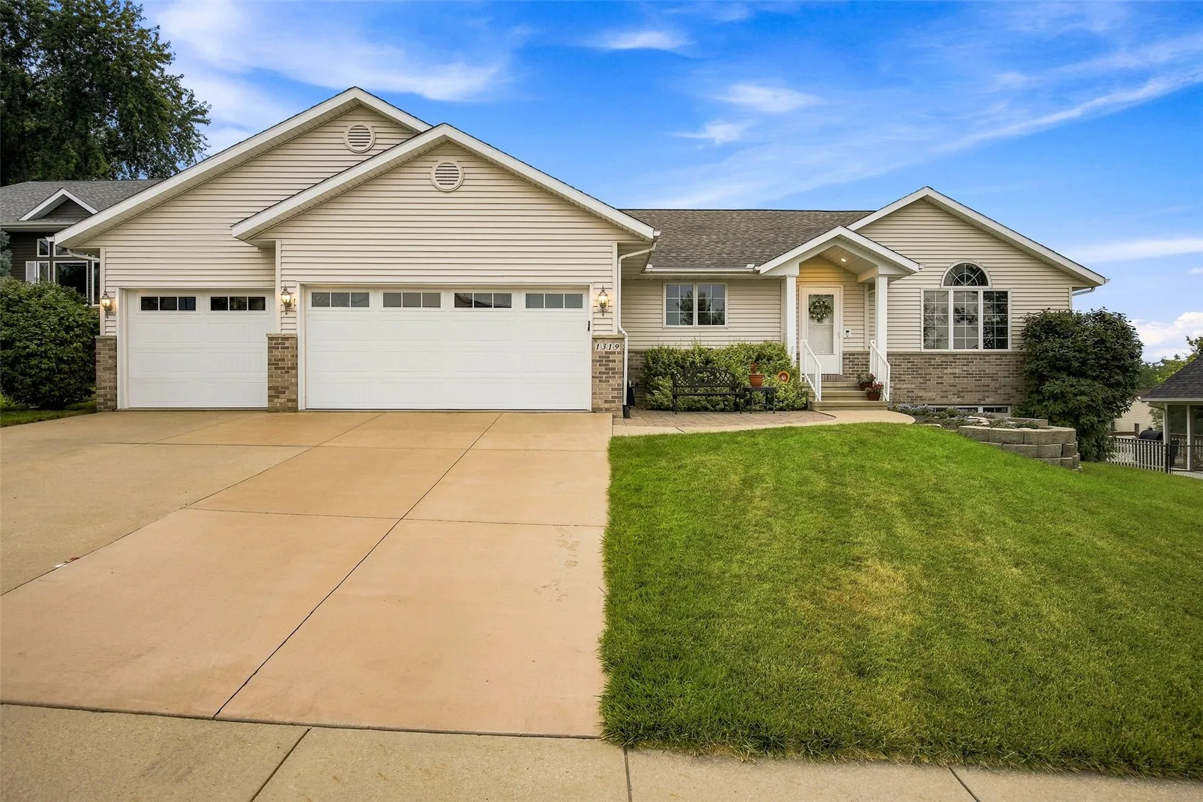 1319 Jackson Woods Court NW, Cedar Rapids, Iowa 52405 – Property Featured Image