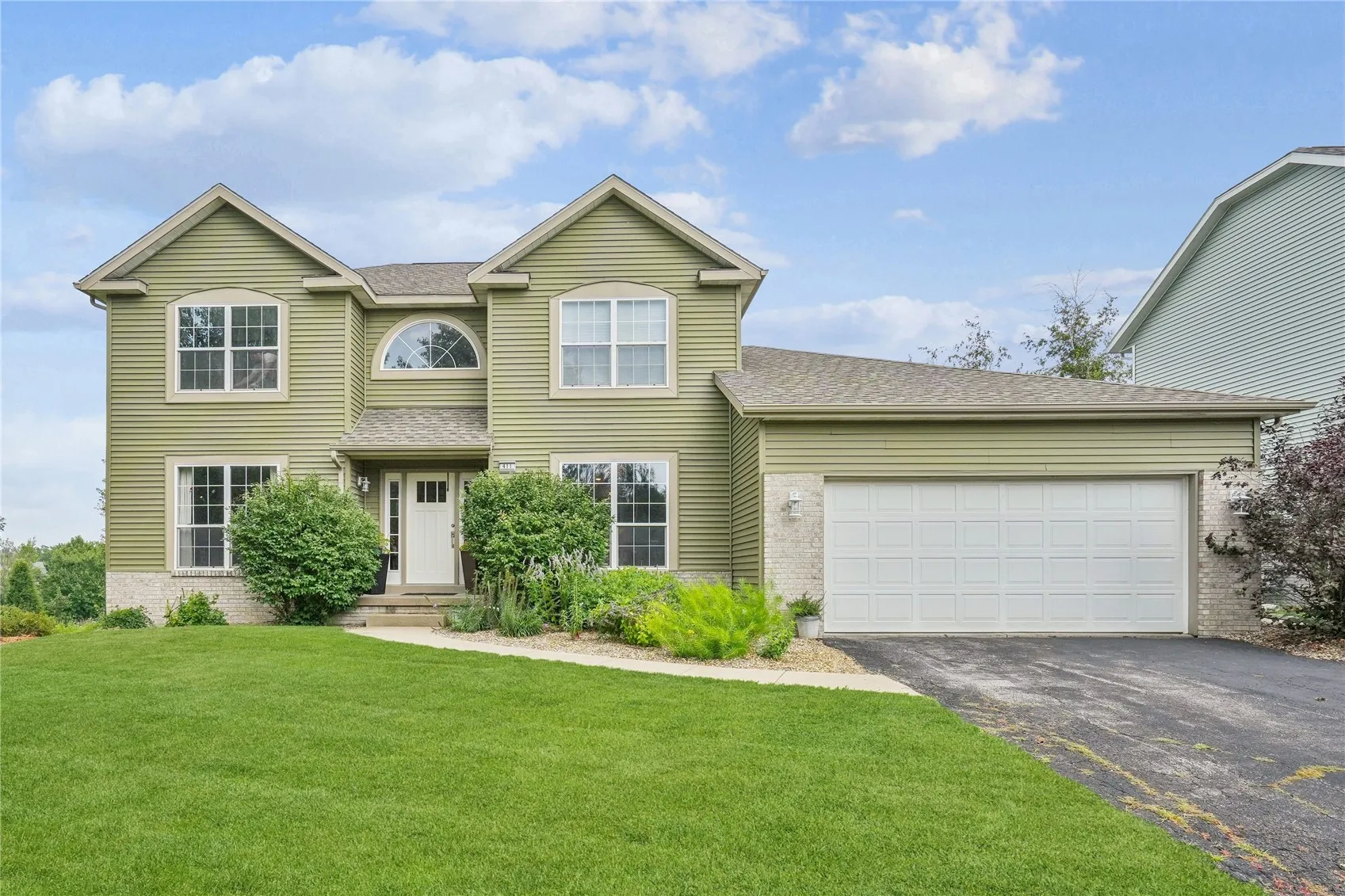 411 Cobble Stone Drive NW, Cedar Rapids, Iowa 52405 – Property Featured Image