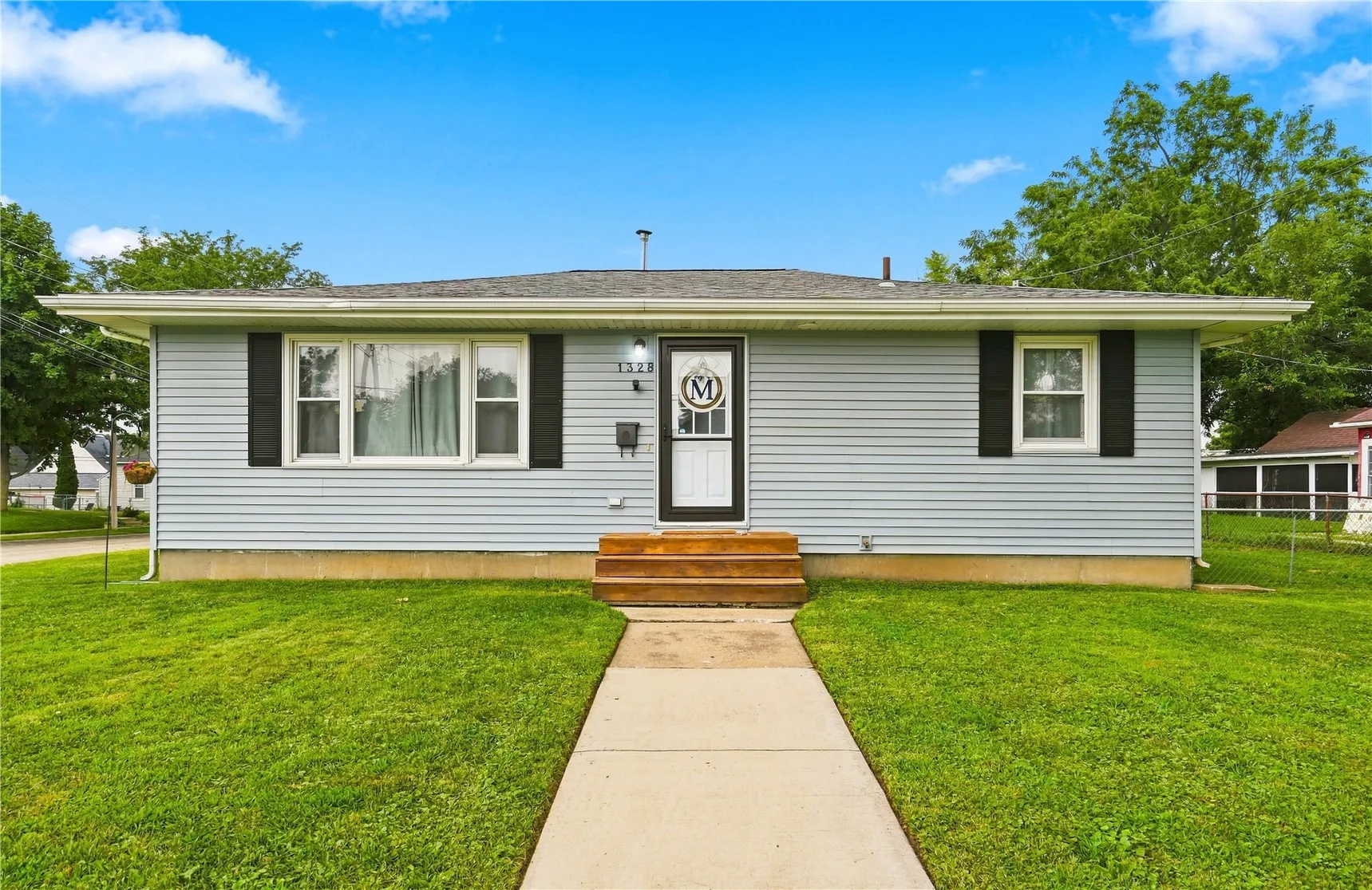1328 1st St SW, Cedar Rapids, Iowa 52404 – Property Featured Image