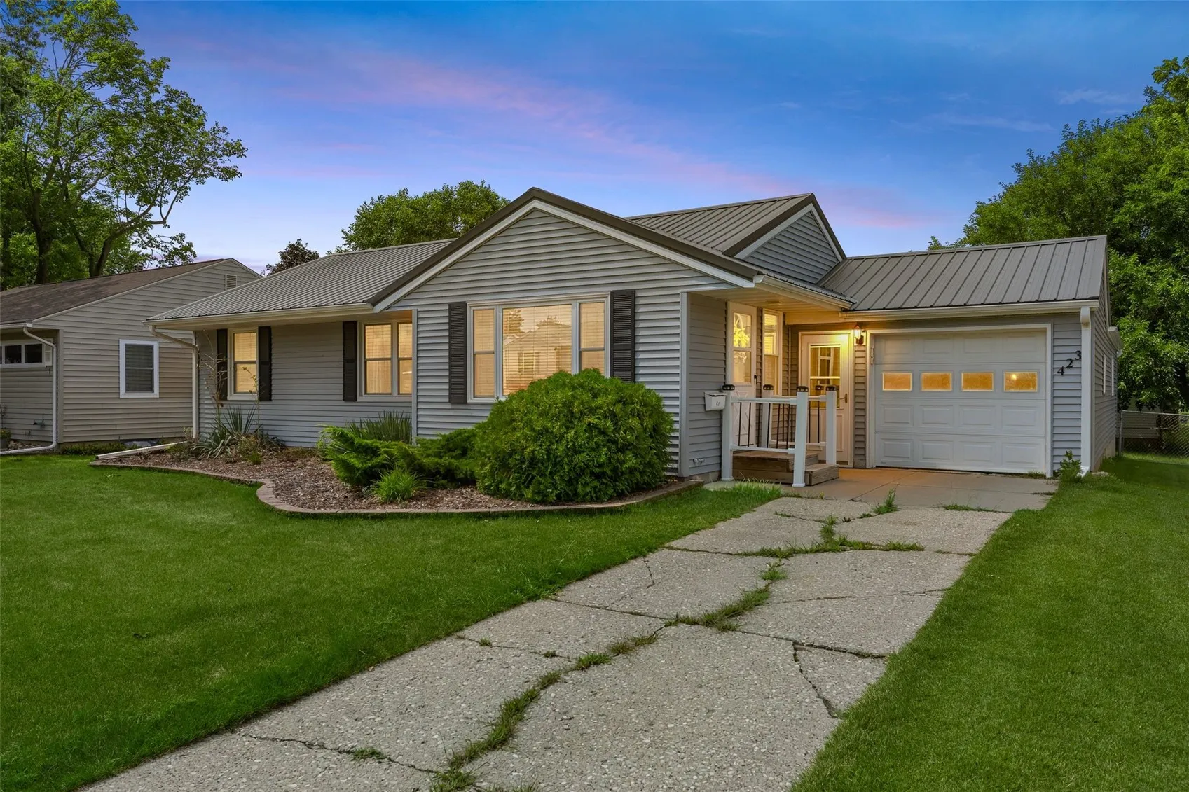 423 32nd Street SE, Cedar Rapids, Iowa 52403 – Property Featured Image