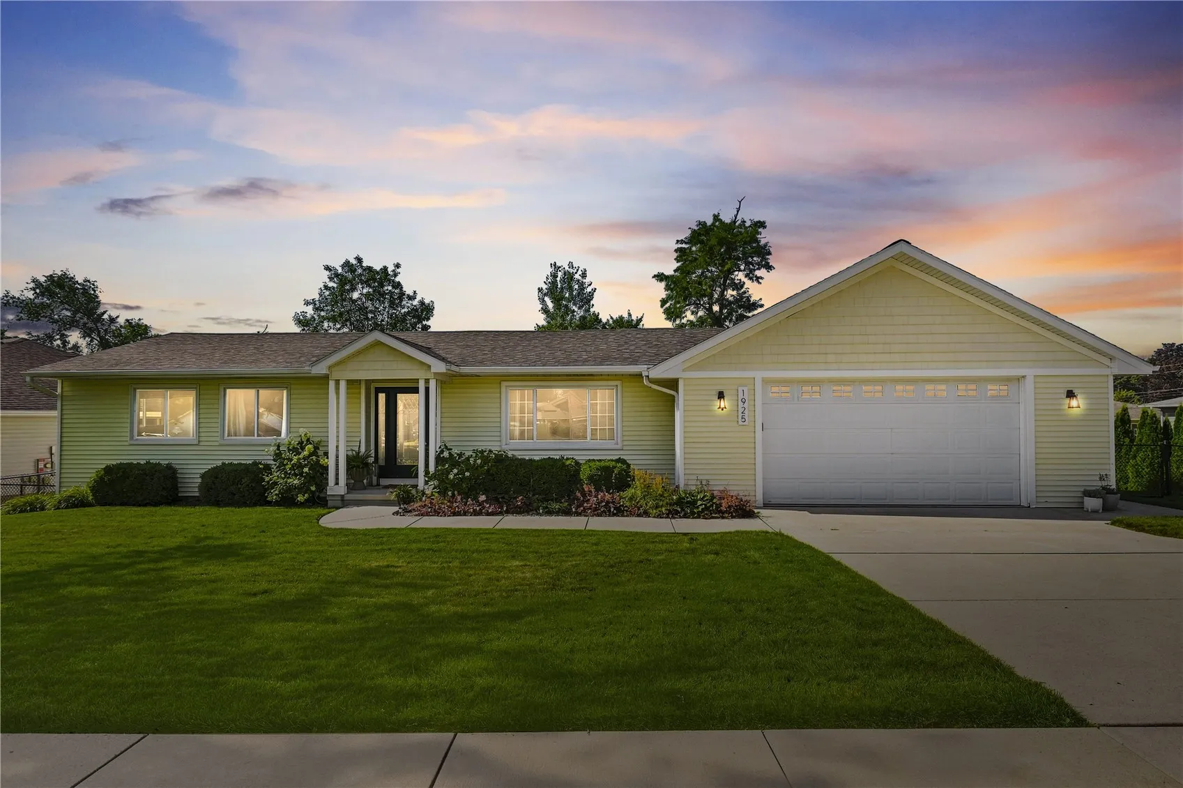 1925 Hidden Hollow Lane NW, Cedar Rapids, Iowa 52405 – Property Featured Image