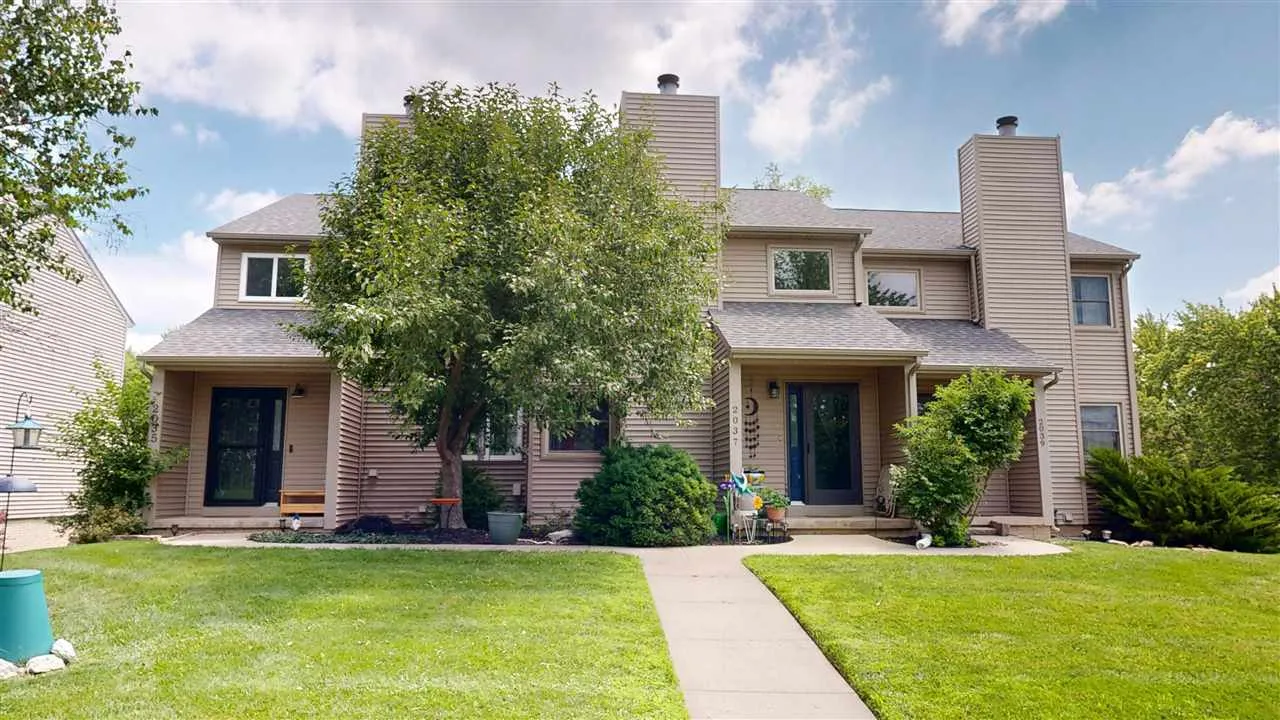 2035 Waterford Dr, Coralville, Iowa 52241 – Property Featured Image