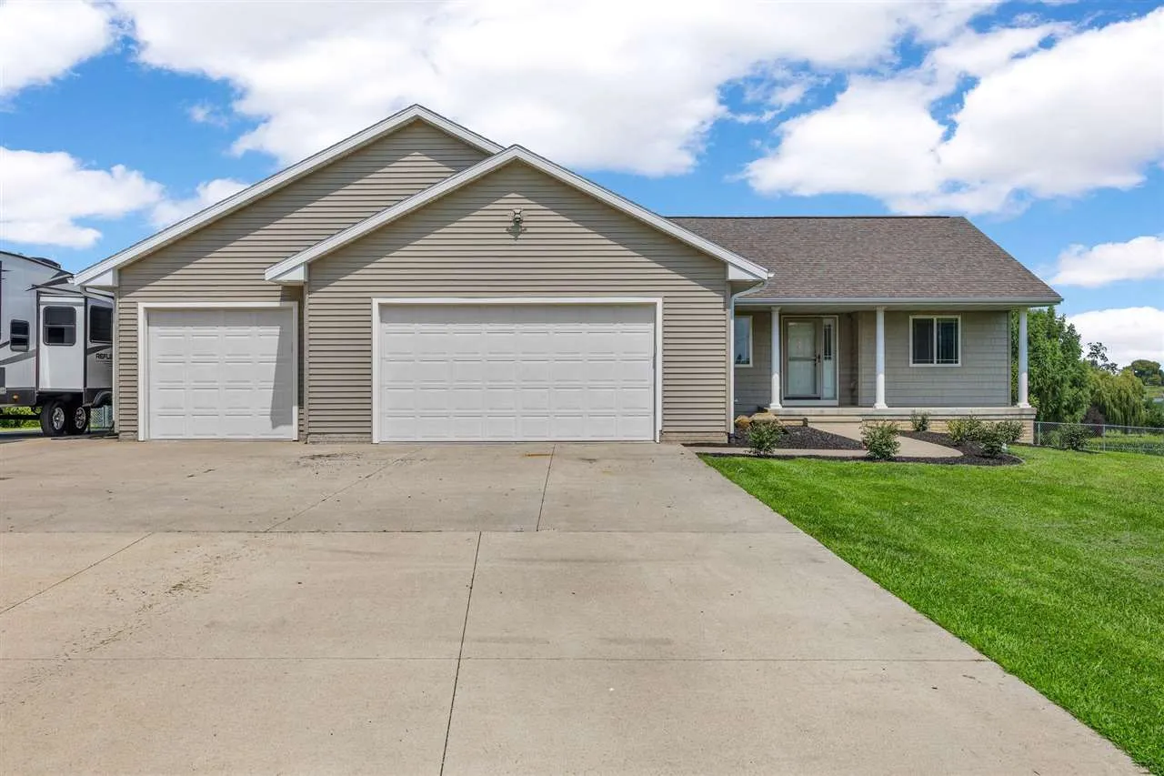 29980 105th Street, Anamosa, Iowa 52205 – Property Featured Image