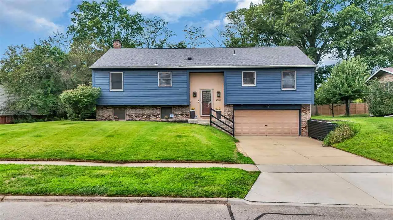 2509 Blue Ridge Dr NE, Cedar Rapids, Iowa 52402 – Property Featured Image