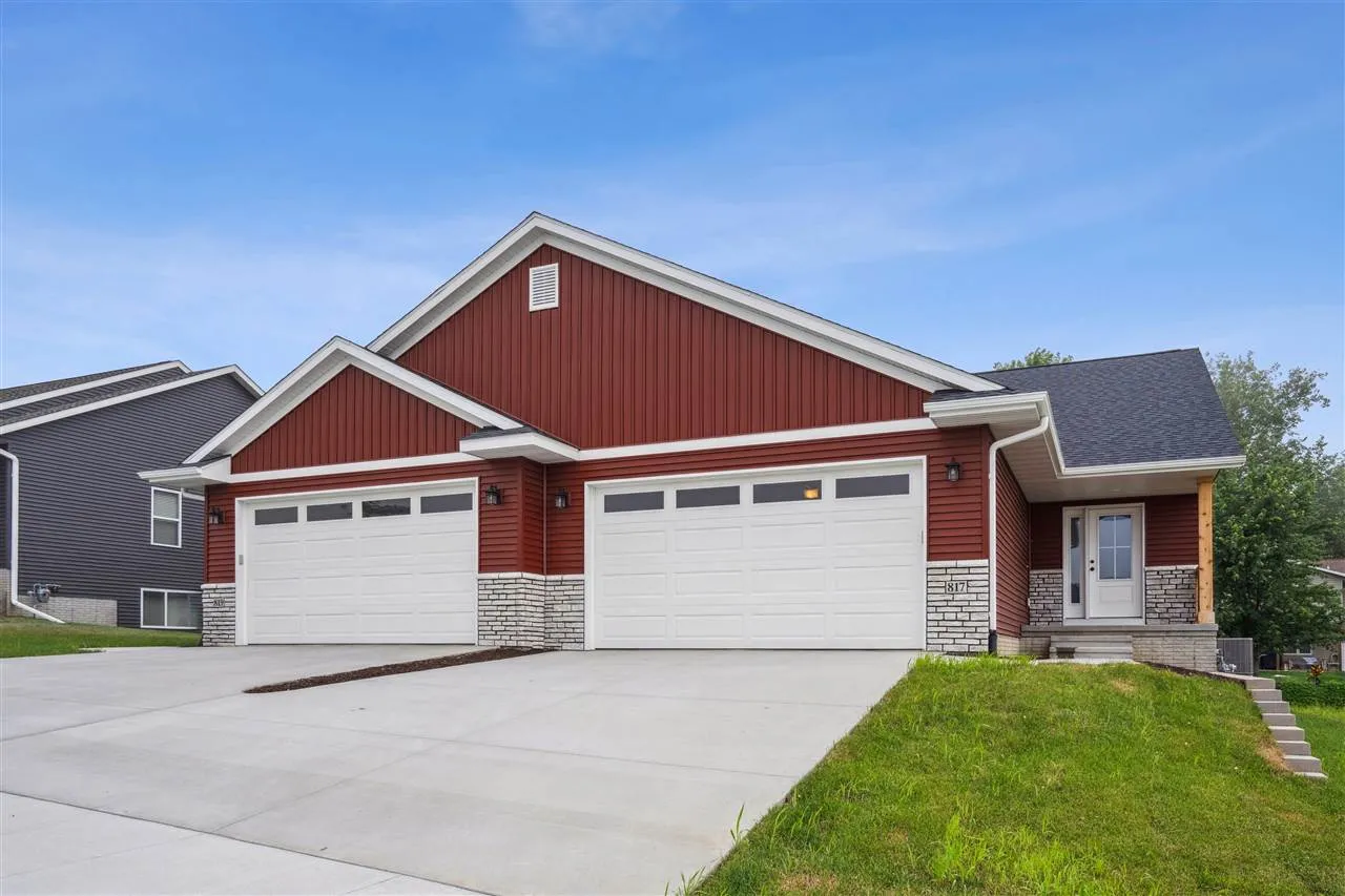 817 Prairie View Dr, West Branch, Iowa 52358 – Property Featured Image