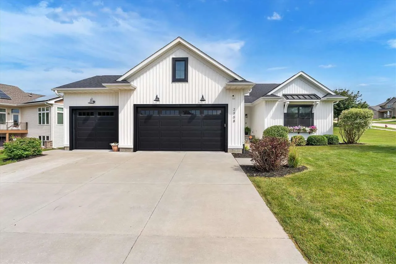 2908 Diamond Mil Circle, Coralville, Iowa 52241 – Property Featured Image
