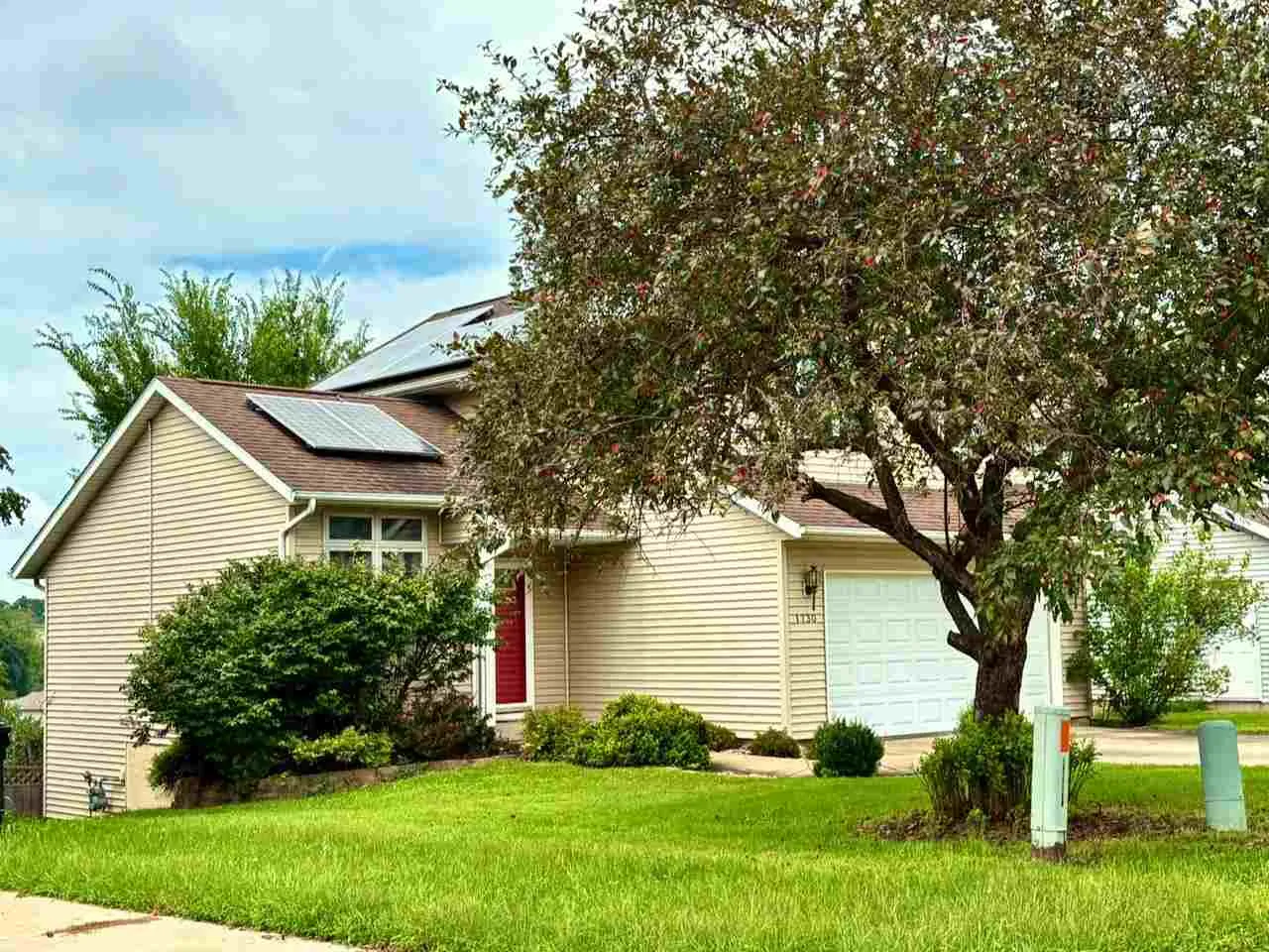 1730 Park Ridge Dr, Coralville, Iowa 52241 – Property Featured Image