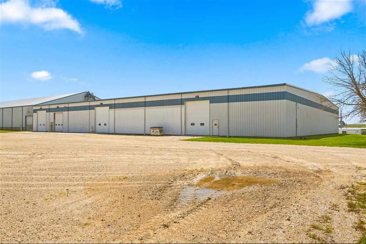 1004 Grant St, Manchester, Iowa 52057 – Property Featured Image