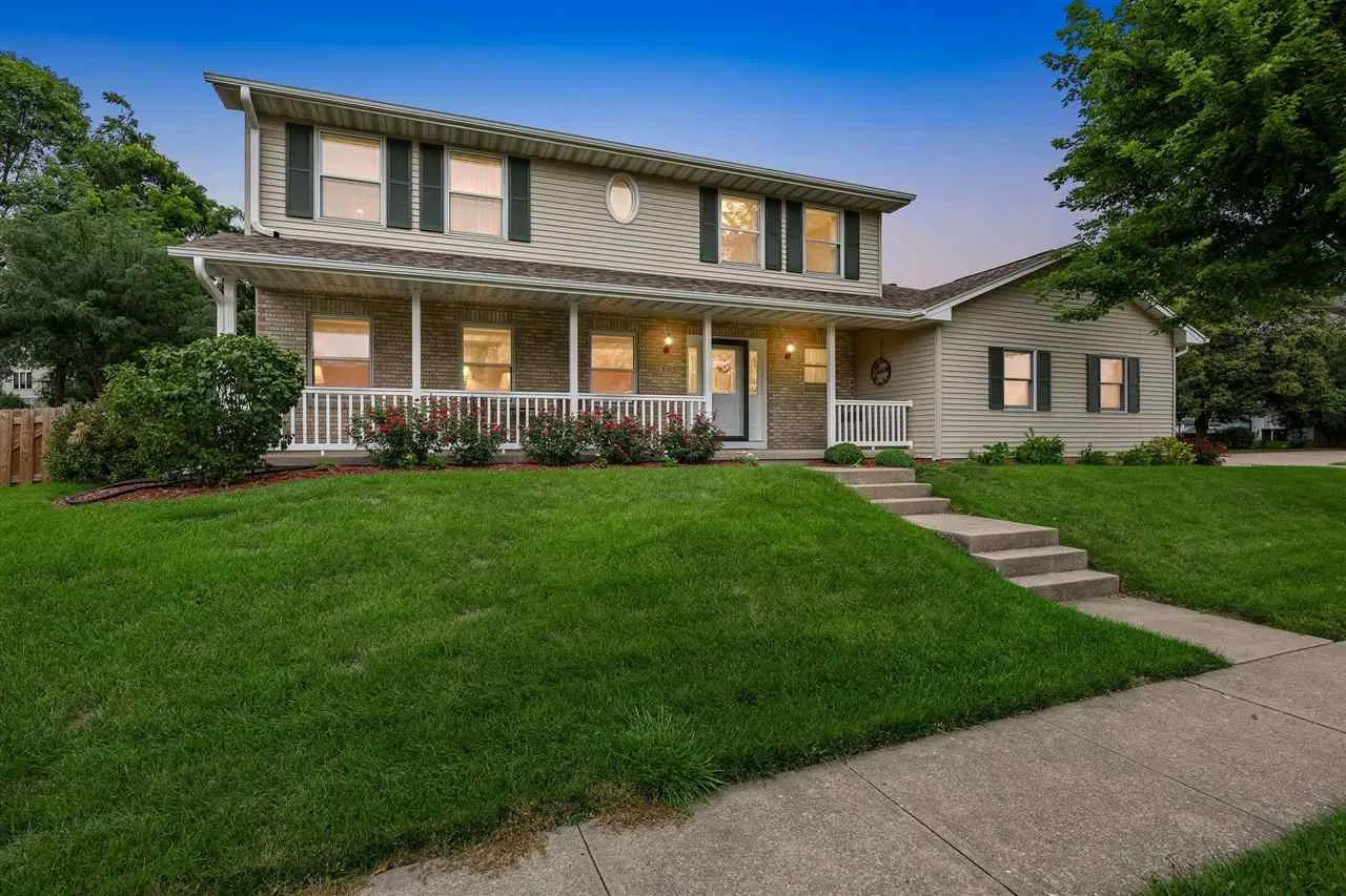 1303 Chamberlain Dr, Iowa City, Iowa 52240 – Property Featured Image