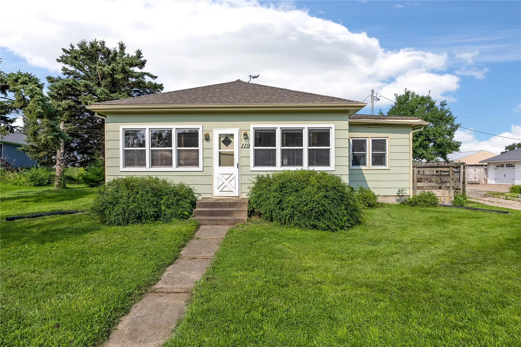 119 5th Street N, Springville, Iowa 52336 – Property Featured Image
