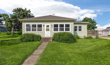 Welcome home to 119 5th St N.