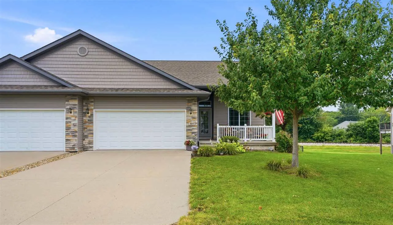 305 S Stewart St, North Liberty, Iowa 52317 – Property Featured Image
