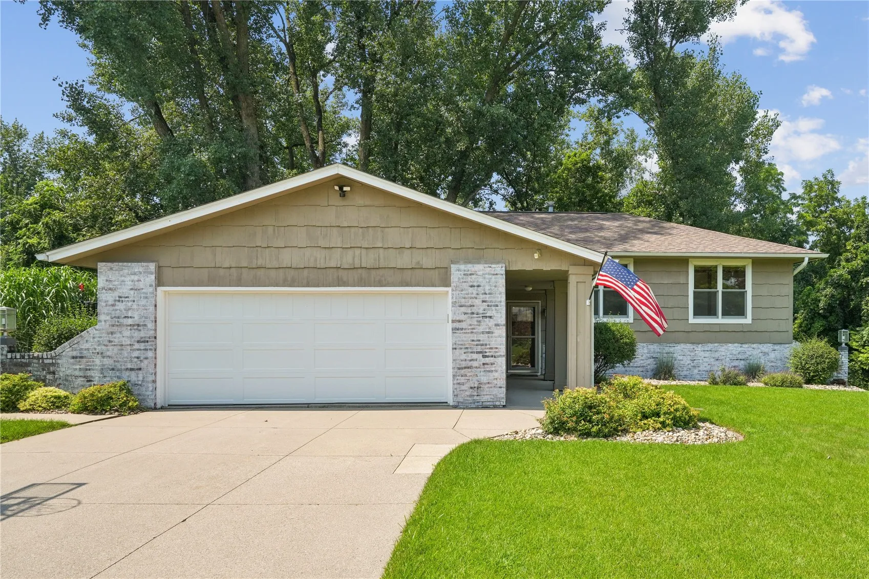 419 Green Valley Terrace SE, Cedar Rapids, Iowa 52403 – Property Featured Image