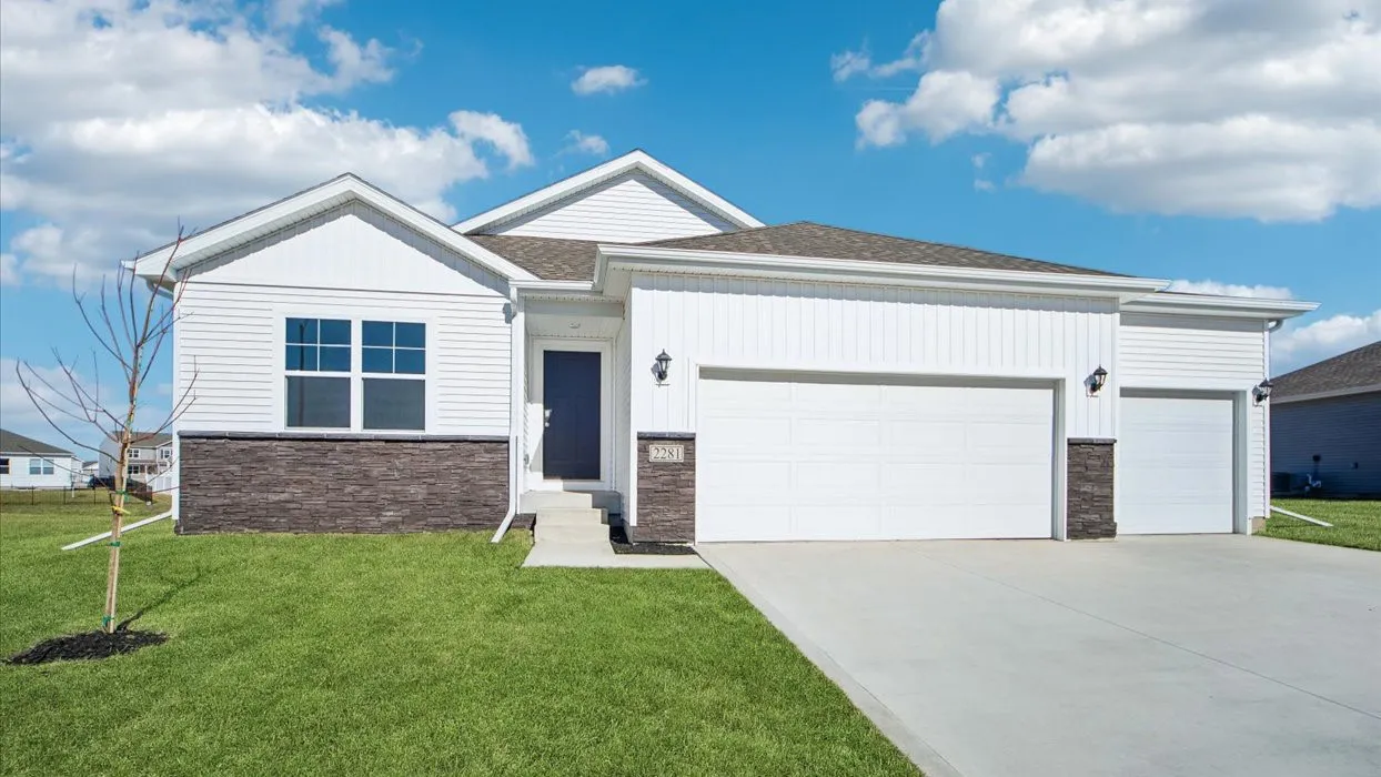 2885 Prairielight Drive, Hiawatha, Iowa 52233 – Property Featured Image