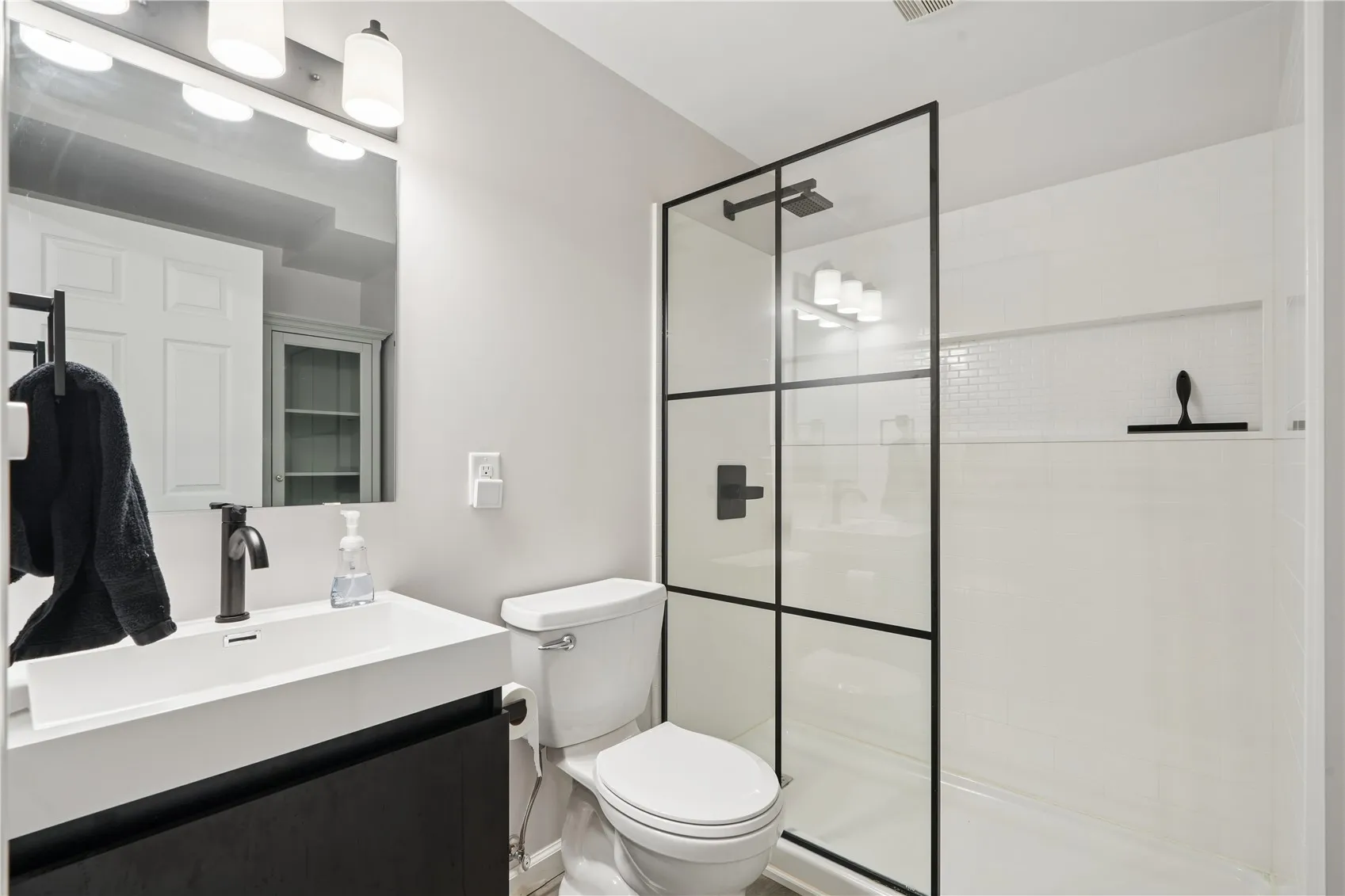 6323 Muirfield Drive SW, Cedar Rapids, Iowa 52404 – Property Featured Image